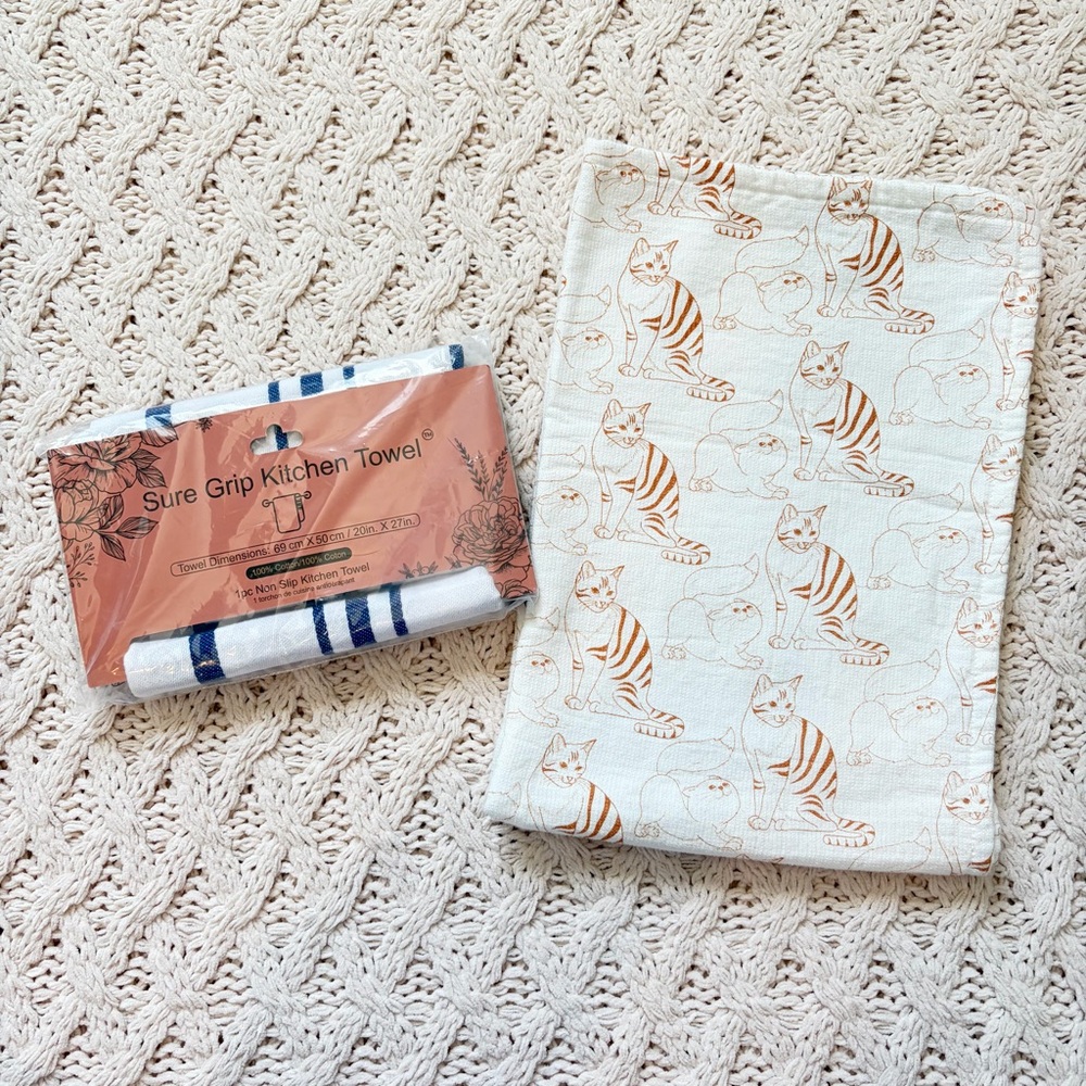 Set of 2 Sure Grip Kitchen Towels - Cat & Blue Patterns